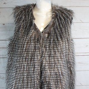 Olive+Oak Faux Fur Vest - size M (NWT)